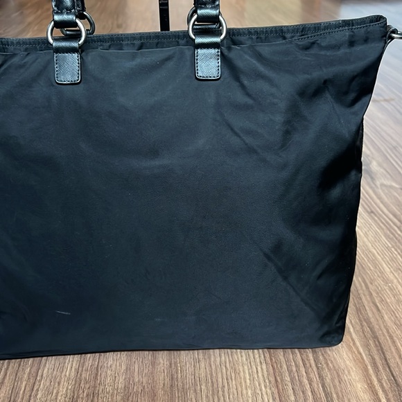 A220 - ๐ฏ % authentic Prada tote bag - Picture 7 of 16